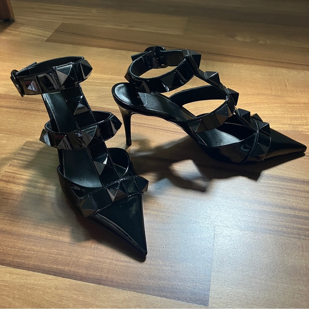 Valentino Garavani Roman Stud Pumps NEW